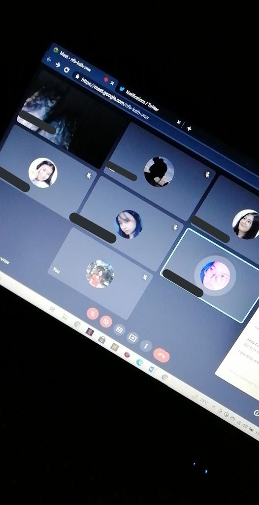 philogrcia's tweet photo. matira matibay 'to HAHAHAHAHAAHA hello po sainyo ang saya kausap ng mga alliviates (kahit na di ako nagopen mic) 🥰💗 #4everAlluring https://t.co/nddU7HhGTp