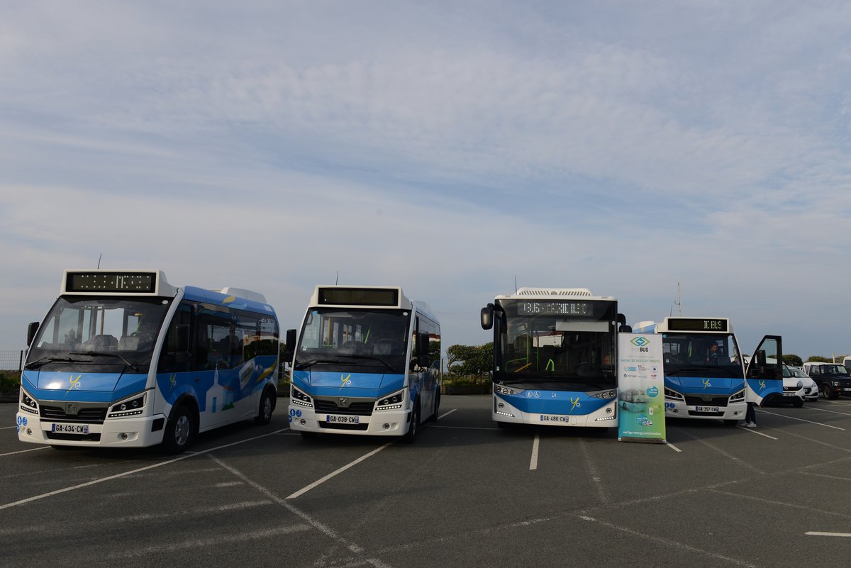 VertigoEnergy's tweet photo. Aujourd’hui est inauguré quatre bus 100% électrique par la Mairie de L'île d'Yeu qui a pu bénéficier de l'aide MoéBUS. #PrimeCEE #Moebus #buselectrique #mobilite #planmobilitedecarbonee https://t.co/2VItZyOf9X