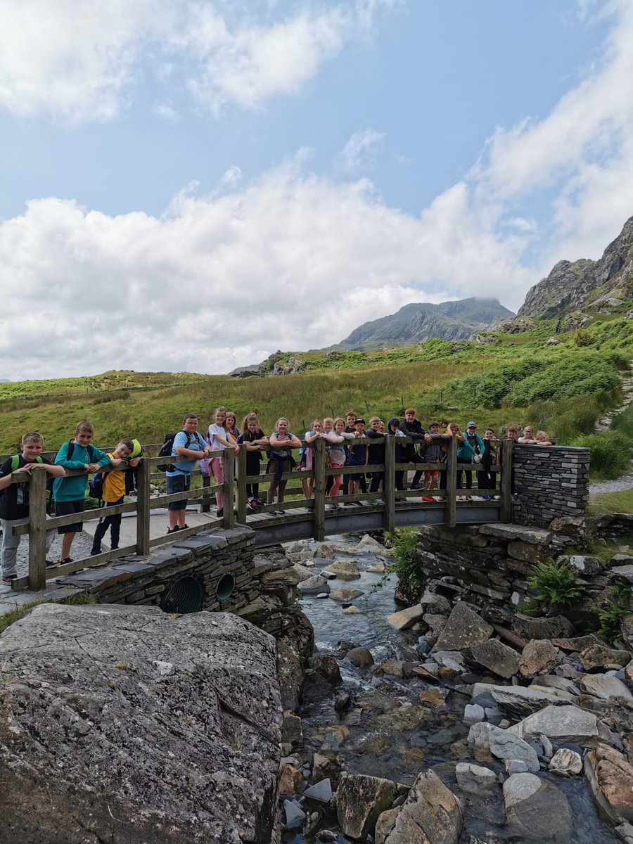 ManodHW's tweet photo. Taith noddedig Blwyddyn 4, 5 a 6 i fyny at Stwlan heddiw! Da iawn chi am ddyfalbarhau! ⛰️⭐ Diolch i bawb am noddi💚 @manodDW

Our sponsored walk up to Stwlan today! Well done everyone for persevering! ⛰️⭐ Thank you for sponsoring💚 https://t.co/RltTyVOJOf