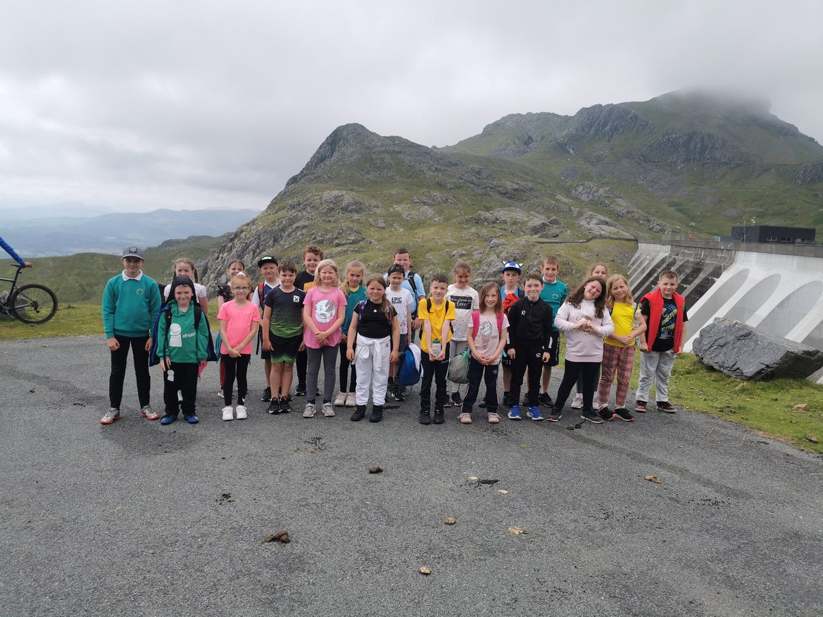 ManodHW's tweet photo. Taith noddedig Blwyddyn 4, 5 a 6 i fyny at Stwlan heddiw! Da iawn chi am ddyfalbarhau! ⛰️⭐ Diolch i bawb am noddi💚 @manodDW

Our sponsored walk up to Stwlan today! Well done everyone for persevering! ⛰️⭐ Thank you for sponsoring💚 https://t.co/RltTyVOJOf