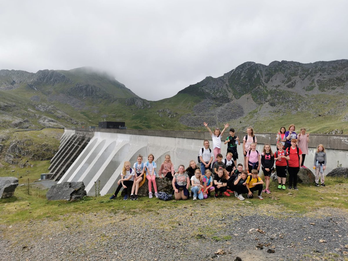 ManodHW's tweet photo. Taith noddedig Blwyddyn 4, 5 a 6 i fyny at Stwlan heddiw! Da iawn chi am ddyfalbarhau! ⛰️⭐ Diolch i bawb am noddi💚 @manodDW

Our sponsored walk up to Stwlan today! Well done everyone for persevering! ⛰️⭐ Thank you for sponsoring💚 https://t.co/RltTyVOJOf