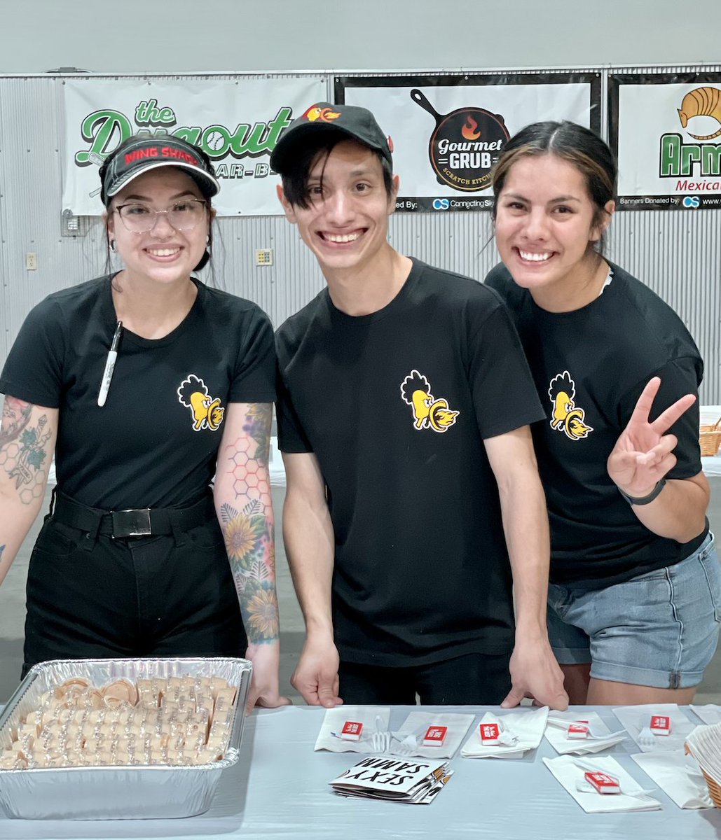 WingShackWings's tweet photo. BIG shout-out to our Wing Team #EXTRAORDINAIR!  Making wing dreams come true ALL week at the #GreeleyStampede.  Come see us, say hello, eat chicken🍗🔥😃!

#WingShackWings #WingTeam #GreeleyStampede #WingWhip #SmilesforMiles https://t.co/ncRa3yv1UW
