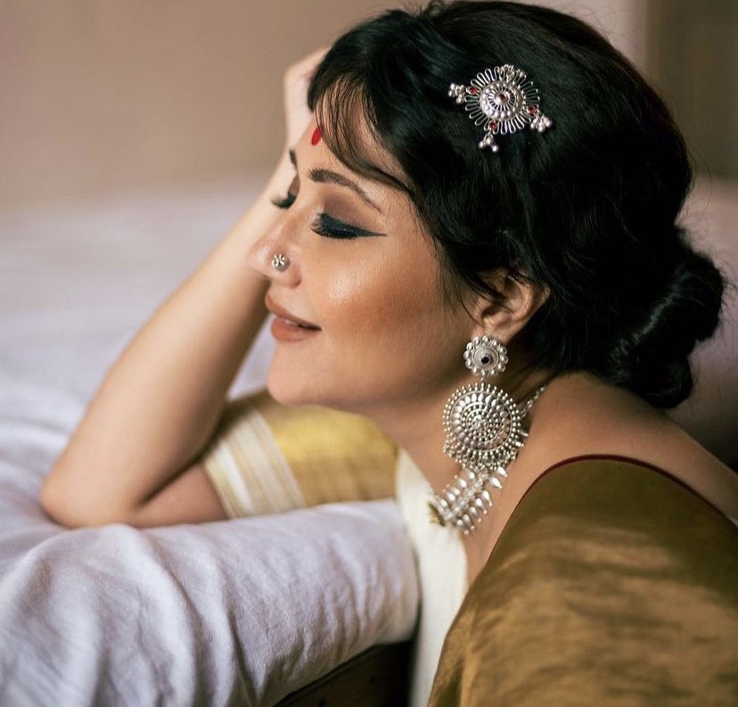 filmfare's tweet photo. ‘Uffff’ 
That’s all that comes to our minds after seeing these pictures of @swastika24. https://t.co/p3lMAMBlMX