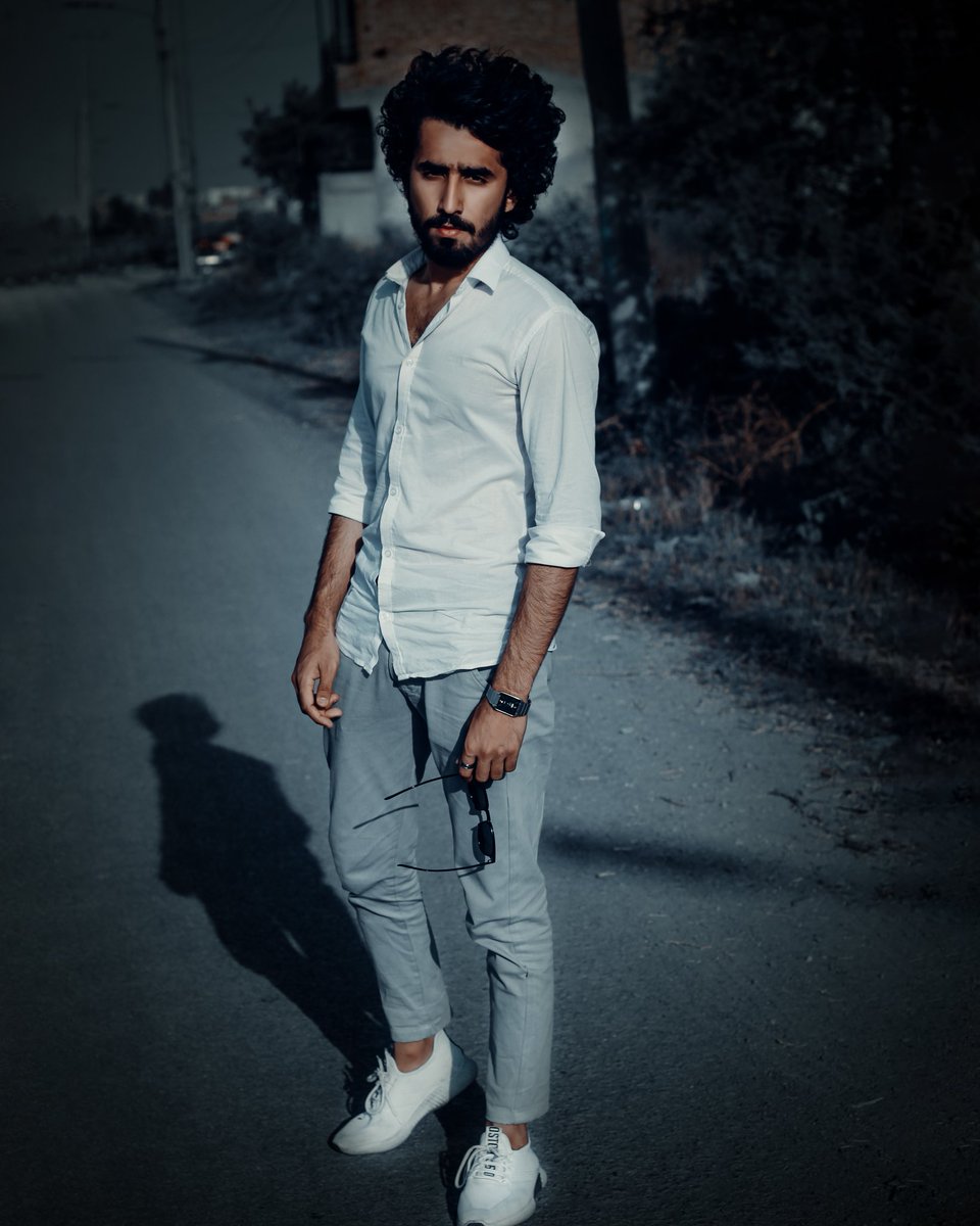 Muhamma32092412's tweet photo. Love in Dark portraiTs https://t.co/TRt1bv3AmI