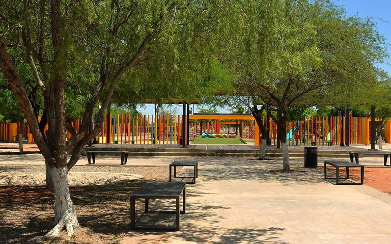 elalbertomedina's tweet photo. En Hermosillo hay:

785 plazas, jardines y parques
75 en zonas rurales
El 20% está en mal estado 
El 80% incluyen árboles
142 bulevares con pabellones

"Todos debemos estar al pendiente de áreas verdes. Hay mucho reporte por tirar escombro": J. Carrillo, CIDUE en #ProyectoPuente https://t.co/jlhnZK5Qsq