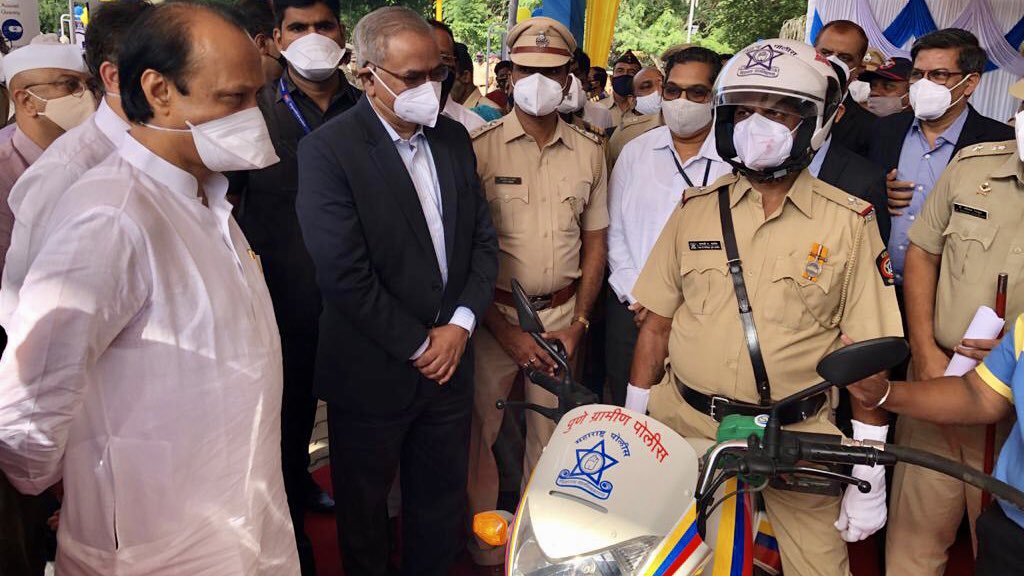BPCLimited's tweet photo. P. S. Ravi, Executive Director, Retail Incharge BPCL and other officials from Maharashtra Police and BPCL were also present. With these two additions, our strength of Fuel Stations network in Pune City has increased to forty-nine https://t.co/P9xZVsUTvK