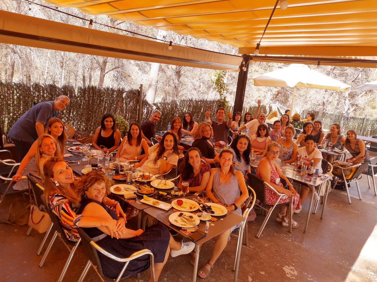 EscolaElsPins's tweet photo. Ahir última reunió de claustre i dinar de comiat. Ha estat un curs complicat que entre tots hem superat, felicitats equip!❤️💪
#MestresImplicats
#SomDelsPins https://t.co/xrCZt4MSZp