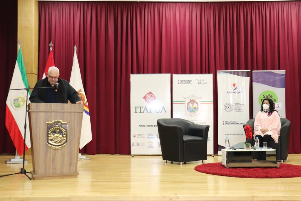 La <a href="/Senatur_Py/">SENATUR</a> hizo entrega del #SelloSafeTravels a #Itapúa, siendo el primer destino en recibir la certificación internacional en #Paraguay🇵🇾. Para acceder a la acreditación los establecimientos del departamento pasaron por la evaluación de los estándares de bioseguridad🌅🍽️🏨🙌
