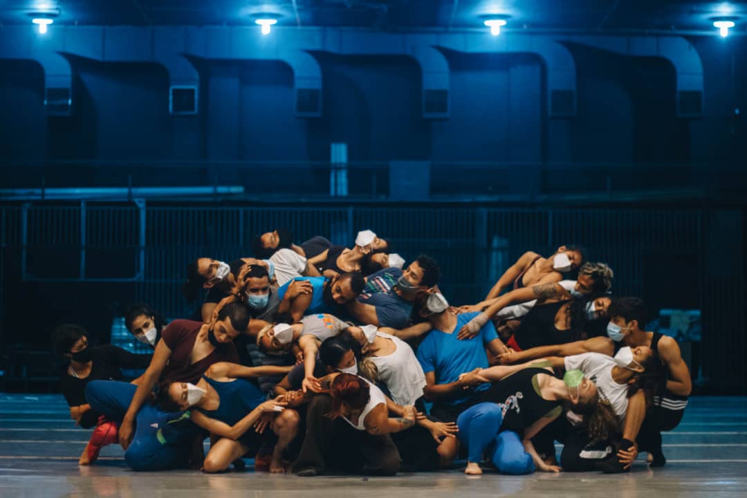aldescampado's tweet photo. #AlDescampado es Libertad en Movimiento. Sobre el escenario nos desplazamos con toda la energía que nos da sabernos hij@s de los héroes y heroínas de #Carabobo.

Este montaje único se presenta hoy y mañana en la Sala Ríos Reyna del Teatro Teresa Carreño. https://t.co/qo7ACNlyew