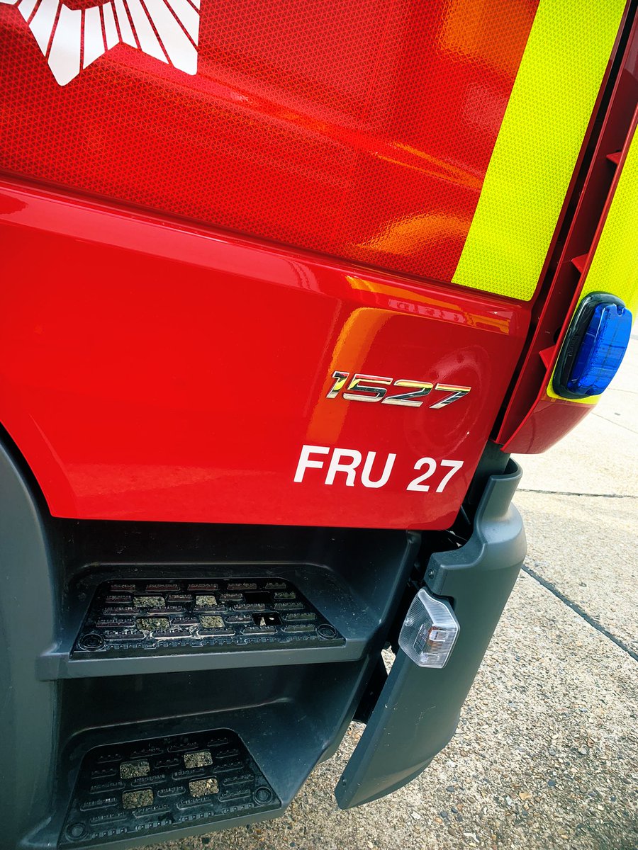 EasternFirePics's tweet image. Friday night treat coming soon…. But what could it be ?🚒👍? #LFB #LondonFire #London #Mercedes #MercedesAtego #EmergencyOne #Rescue