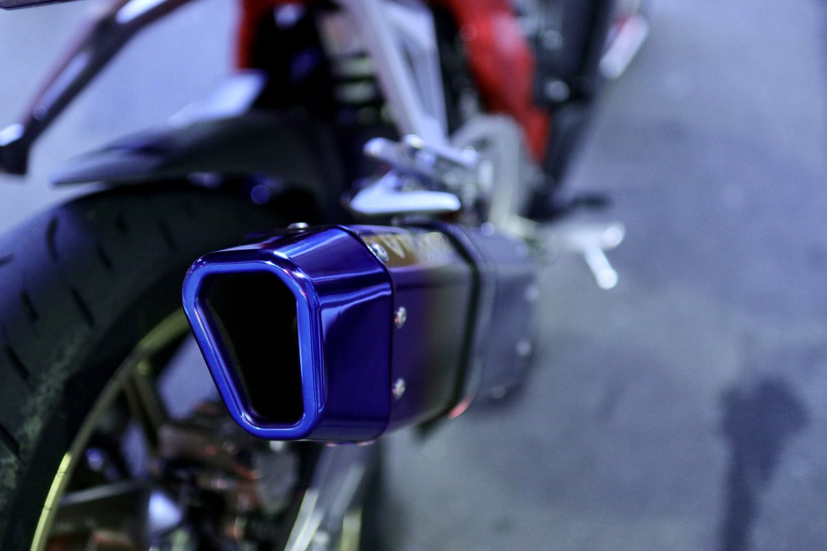 CBR250RR(-20)　
レーシングフルエキゾーストマフラー
IKAZUCHI

パイプ素材:チタン

多少傷あり

売価希望価格:100,000円
元値:166,100円

売りたいと思ってます！