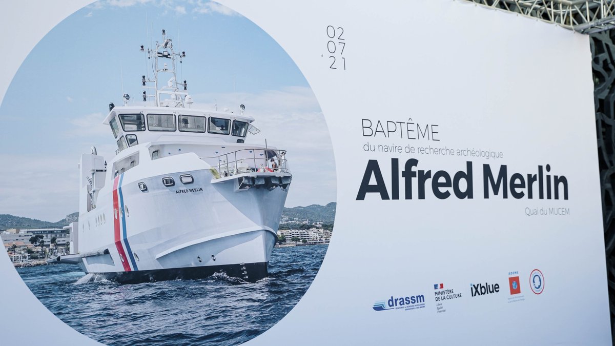 JLMelenchon's tweet photo. Pour y être, j’ai bouleversé tout mon programme pourtant plein comme un œuf cette fin de semaine. Je suis présent à #Marseille pour le baptême républicain d’un navire exceptionnel, l’#AlfredMerlin. Il s’agit d’un bateau dédié à la recherche archéologique sous-marine. 1/8 https://t.co/LkKeCvIn7C
