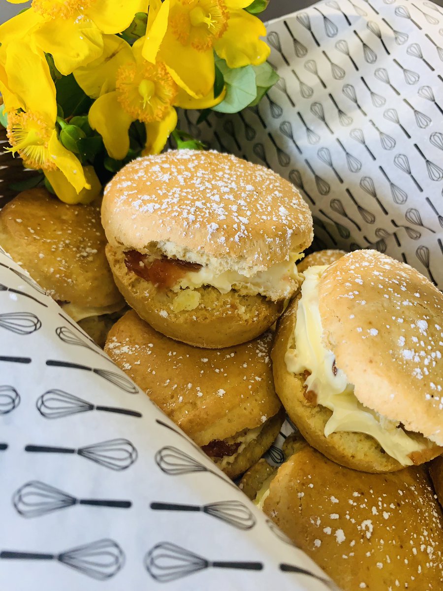 Surprise afternoon tea for the ladies at Surbiton prep this afternoon ☀️🧁well done surbiton stars ⭐️ 👏 <a href="/spj_cook/">Simon Cook</a> <a href="/m_pateman/">Mark Pateman</a>