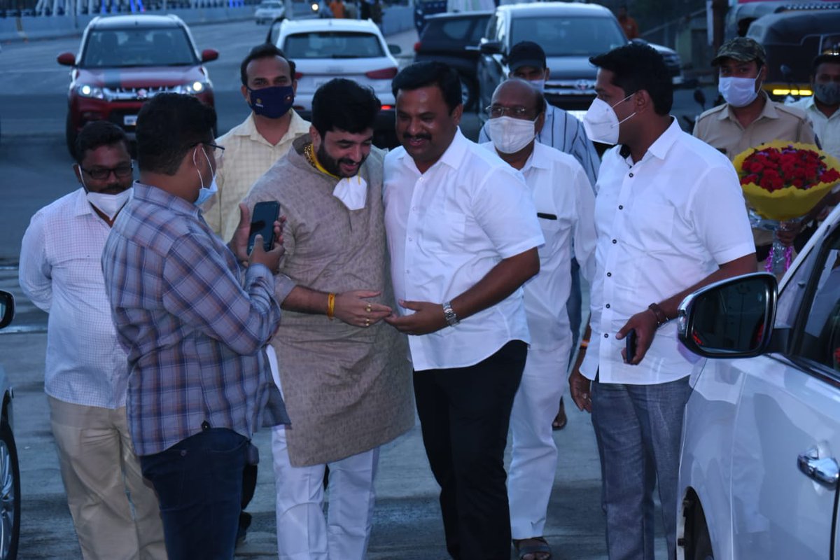 mohol_murlidhar's tweet photo. पुणे शहरासाठी नव्याने साकारलेल्या राष्ट्रवादी काँग्रेस भवनला आज भेट देऊन नव्या कार्यालयाची माहिती घेत पाहणी केली. खासदार मा. श्री. गिरीशभाऊ बापट, शहराध्यक्ष श्री. जगदीश मुळीक, भाजप ओबीसी प्रदेशाध्यक्ष श्री. योगेश टिळेकर, स्थायीचे अध्यक्ष श्री. हेमंत रासने, सभागृह नेते

(१/२) https://t.co/Av33wUZ5Rw