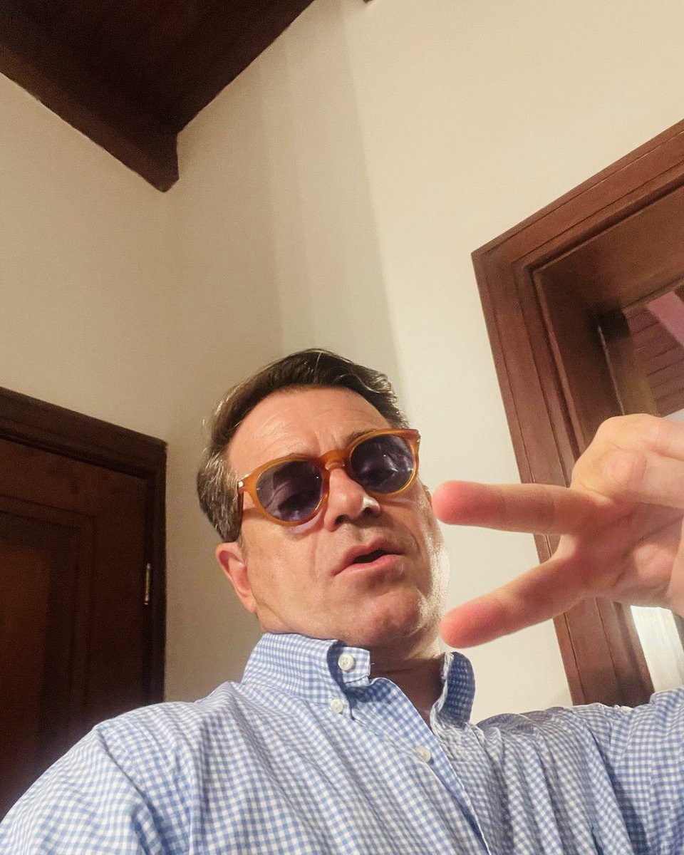 Hoy es Viernes y el cuerpo lo sabe 😜❤️😂. Pero es radical 😜😜😜