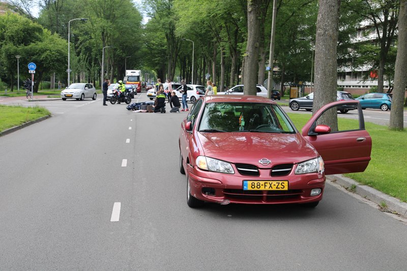 NU ONLINE: Opzittende snorscooter gewond na aanrijding Voorhofdreef Delft..