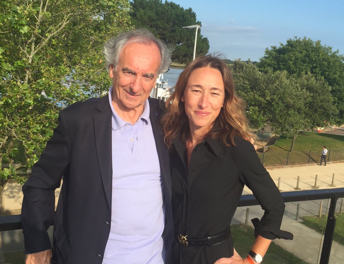 Vesper, ma rencontre avec <a href="/mahe_patrick/">Patrick Mahé</a> 
podcastics.com/podcast/1088/l…
Journaliste, Rédacteur en chef, écrivain... amoureux du glamour, de Vannes.
Un échange libre, heureux, avec un homme iconique 😎
<a href="/ParisMatch/">Paris Match</a> <a href="/MairieDeVannes/">Mairie de Vannes</a> <a href="/podcastics_fr/">🎙 Podcastics</a> <a href="/france_soir/">France-Soir</a> <a href="/Le_Figaro/">Le Figaro</a>