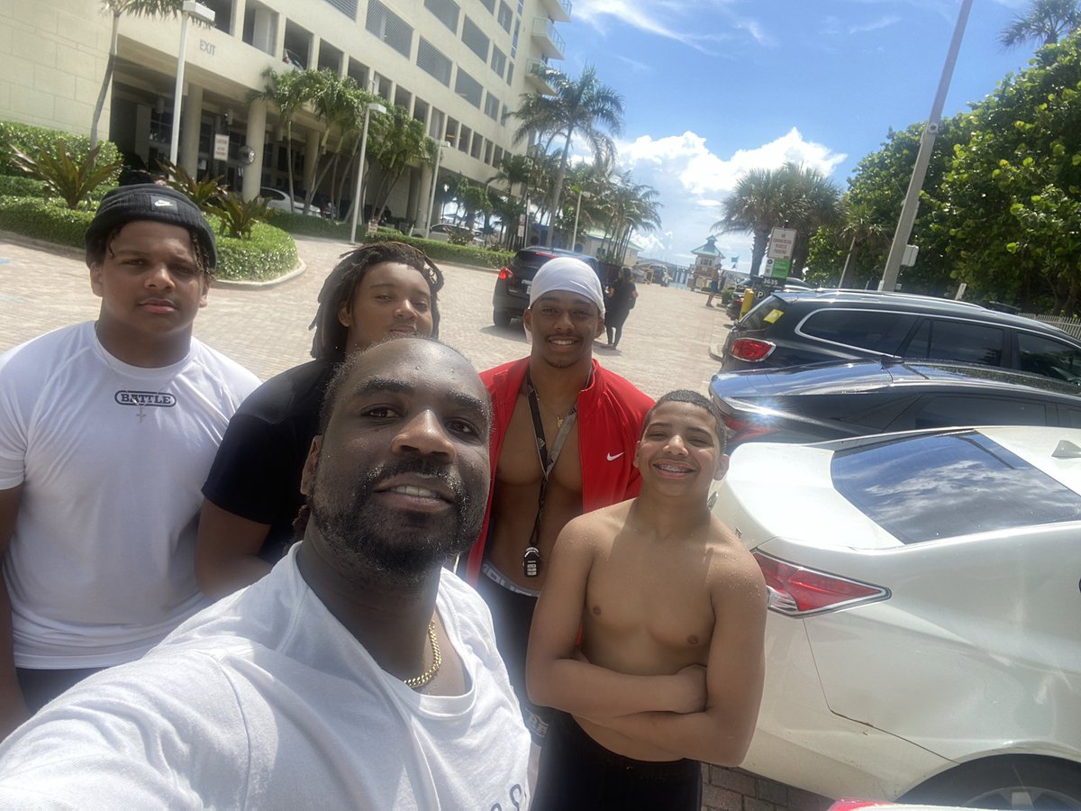 Boys getting ready with the best trainer in the world, David. ⁦<a href="/MarcellusMasen/">✝️Masen🔶</a>⁩