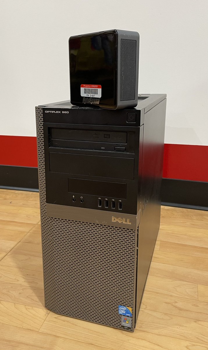 MsMarcumBGISD's tweet image. This week was “out with the old” 📠💾📟 so we can put in the new!  🖥 Check out the museum of tech below! Some teachers jumped straight from 👴🏼 to 👶🏻, with our new “teenies” on the back of every new panel!💪🏻 #TechCrossFit #upgrade #TechIsWorthTheEffort #BGISD