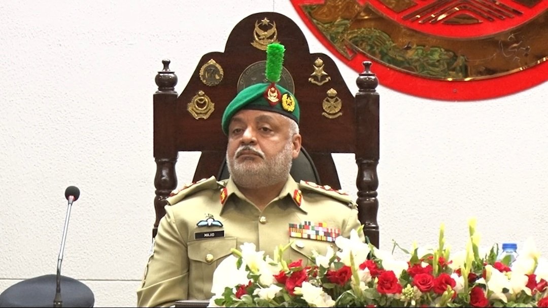 PakistanFauj's tweet photo. 4/6
Outgoing Colonel Commandant of the Punjab Regiment
Lt General Shahid Baig Mirza (Retired), large number of serving and retired officers and soldiers attended the ceremony

#ISPR https://t.co/KywZw2ZDnC