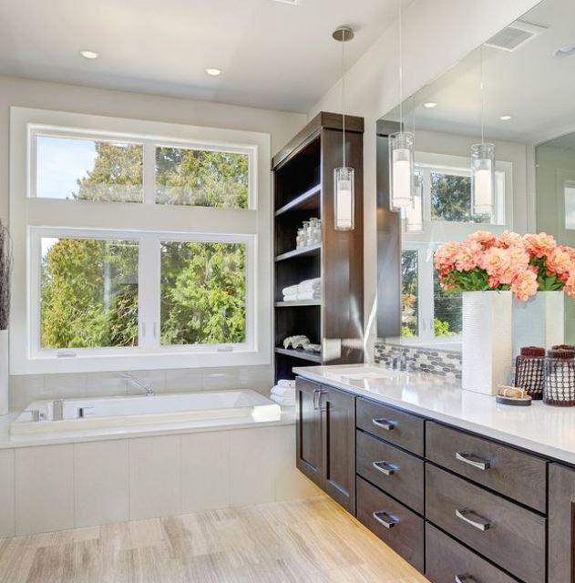 twwindowanddoor's tweet image. #WindowTips: For bathrooms, it’s ideal to combine the features of windows and mirrors. Windows let in light, and mirrors distribute it throughout the room. The effect helps expand the look of the room while improving interior lighting.⠀