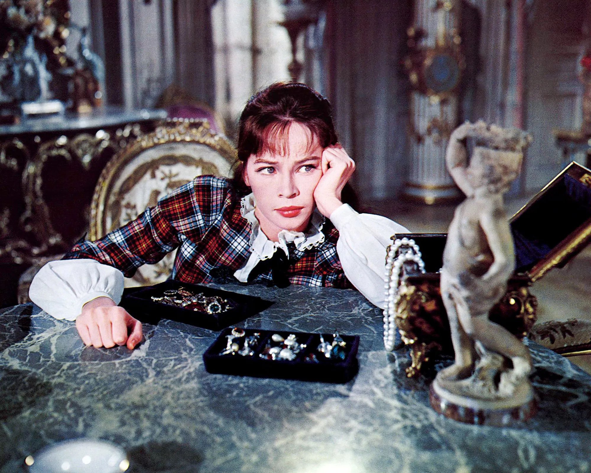   Happy birthday to Leslie Caron (born in 1931) 