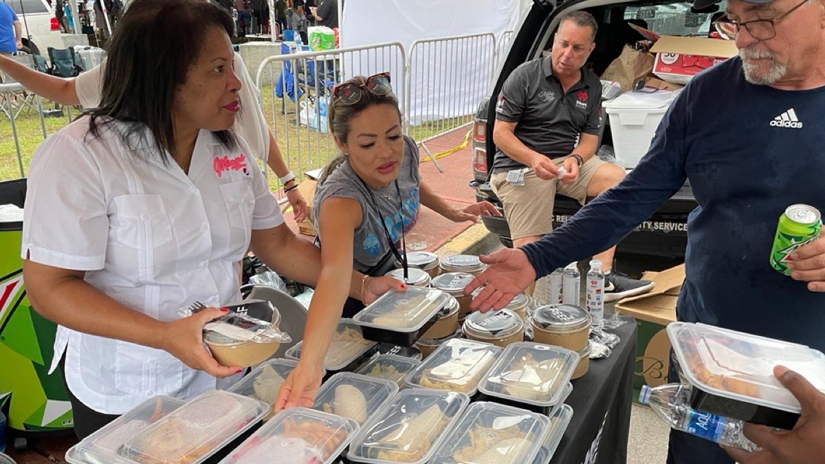 reeftechnology's tweet photo. Thank you to @mayordaniella for her leadership &amp; resolve in providing continuous support to the #Surfside community. #REEF will continue to do its part in helping provide support for the families &amp; the first responders in any way we can in the weeks to come. #surfsidestrong https://t.co/J5BarDxqqW