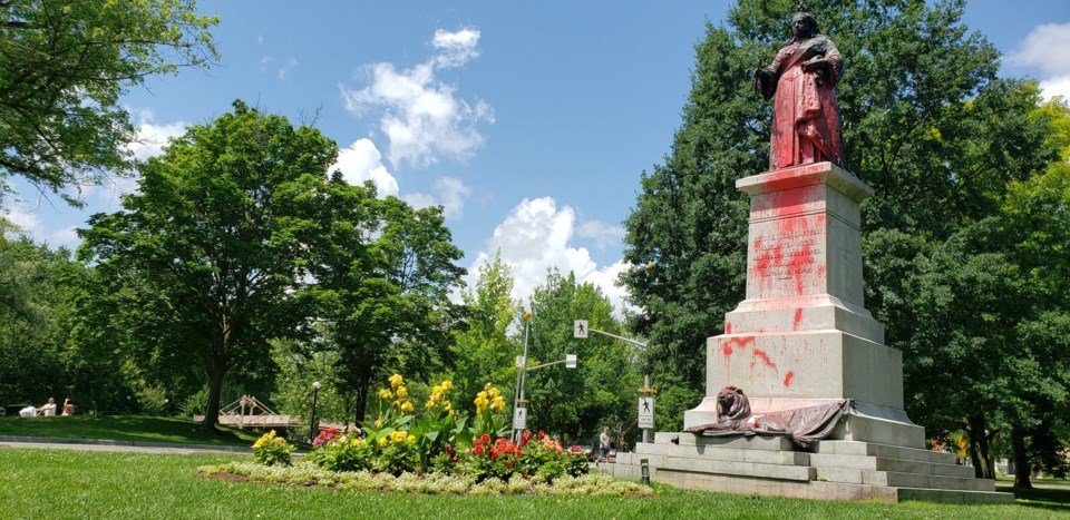 CityNewsKIT's tweet photo. City estimates Queen Victoria statue clean-up will cost $2K https://t.co/Kupm27rBsw https://t.co/D9UpUqesAx
