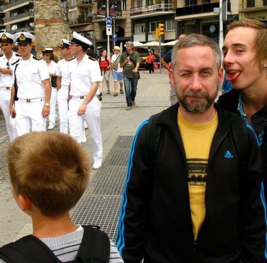 Zalcz's tweet photo. Still a favourite photo of me, Isak and Elliot in Barcelona. 
What are the odds to capture all the action at the exact moment? The genius behind the photo: Fina
#barcelona #illsoontravelagain #anofficerandagentleman #catalonia #favouritecity #missyou #alwayslovedneverforgotten https://t.co/3GJvcecncm