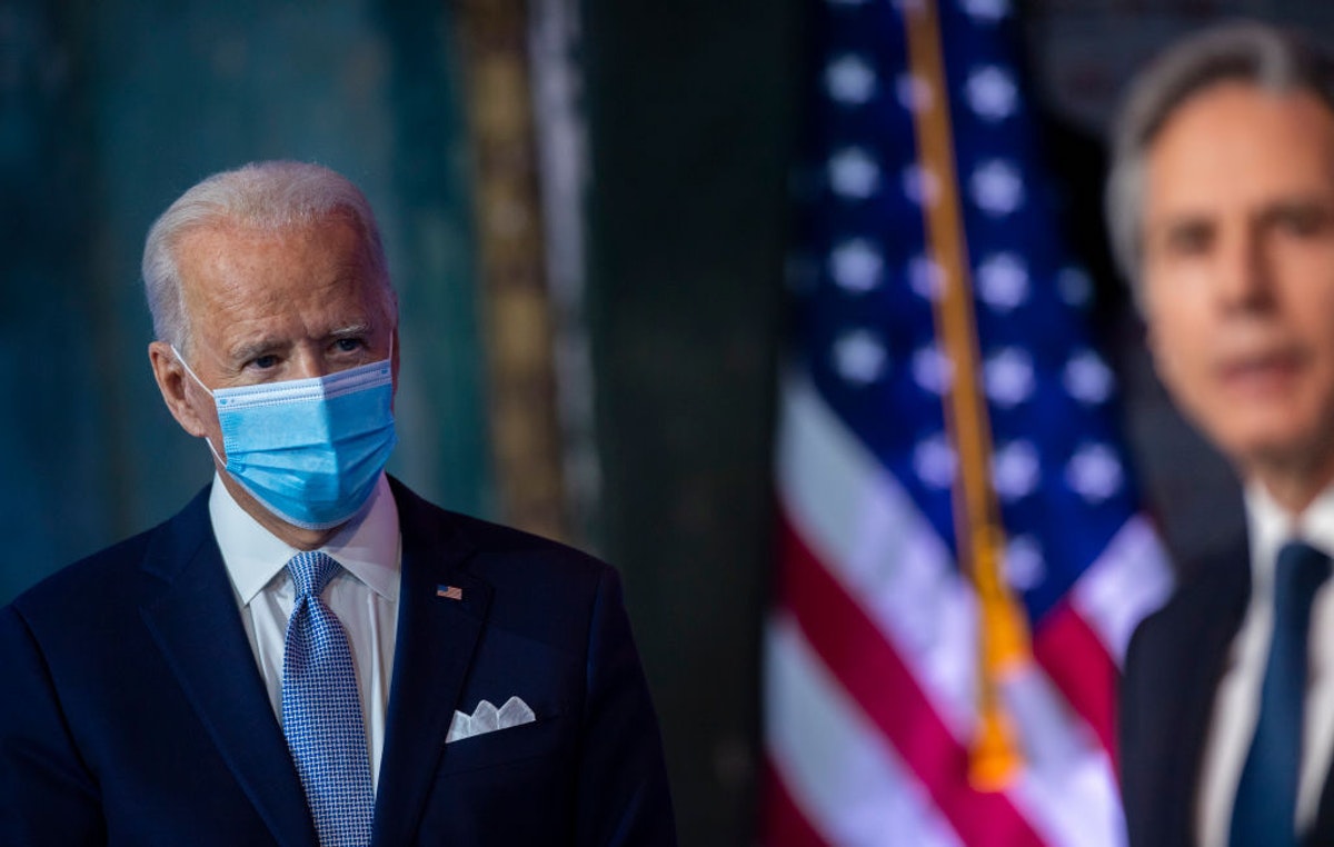 realDailyWire's tweet photo. Biden Allows Passengers To Pick Their Own Gender On Passports, Select ‘X’ Instead Of ‘M’ Or ‘F’ https://t.co/kZt2C1jb20 https://t.co/KQOVlH7oKt