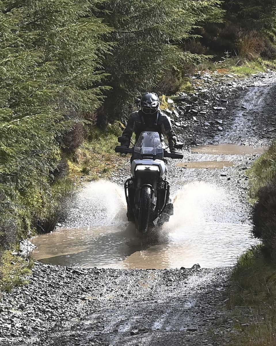 I reckon the best photos happen when you're just a tiny bit scared of what just happened. Had little faith in my skill to get this puddle cleared.. Turns out a camera gets the job done... Whats the sketchiest photo you've got of yourself? 👇🏼