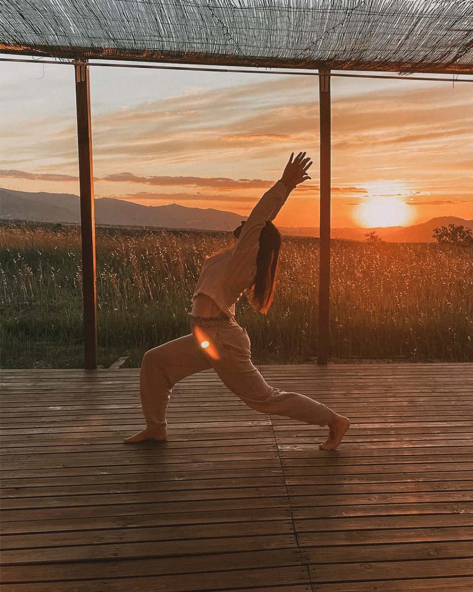 theyogaventure's tweet photo. “La transformación del mundo se efectúa, pues, por la transformación de uno mismo; porque el "yo" es producto y parte del proceso total de la existencia humana" - #Krishnamurti
¡Feliz fin de semana yoguis!  #yogamadrid https://t.co/UeIBcVCDBq