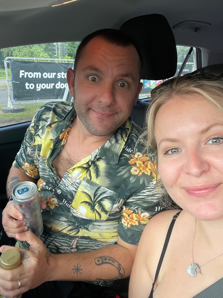 Holly Roberts tweet media