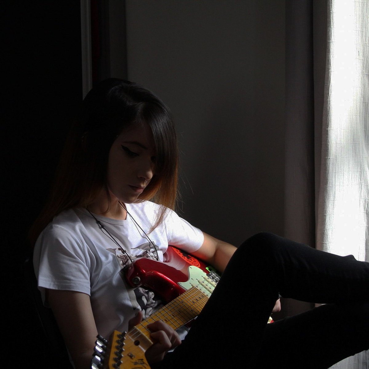 dinireh's tweet photo. Aproveitando o sol 🌇
.
.
.
.
.
.
.
.
.
.
#tumblr #photography #photographer #bandasautorais #bandasbrasileiras #shows #fotografia #festadofigo #inspiração #gothic #gothgirl #fotografías #photography #photographylovers #egirl #tattoo #guitar #guitarra #bass #baixo https://t.co/0avGYckyX1