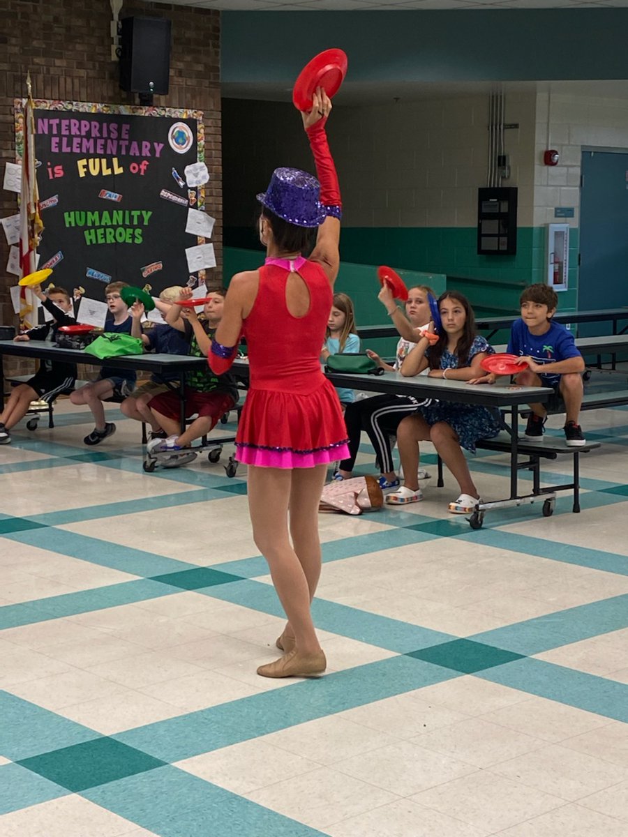 BrevAfterschool's tweet photo. Grace Brett, with the Orlando Youth Circus, brings a show & hands-on instruction all in one to the campers of Enterprise Elementary. #summercamp2021 #bas321 #bps321 https://t.co/aGdAypLIro