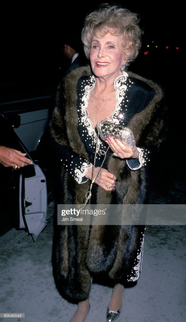 mandig amatør resterende Howard Davies on Twitter: "Pictured here Jolie Gabor (1896-1997) mother of  Actress Zsa Zsa Gabor (1917-2016), Attending event in Hollywood, October  1989. https://t.co/sijUb9BuHE" / Twitter