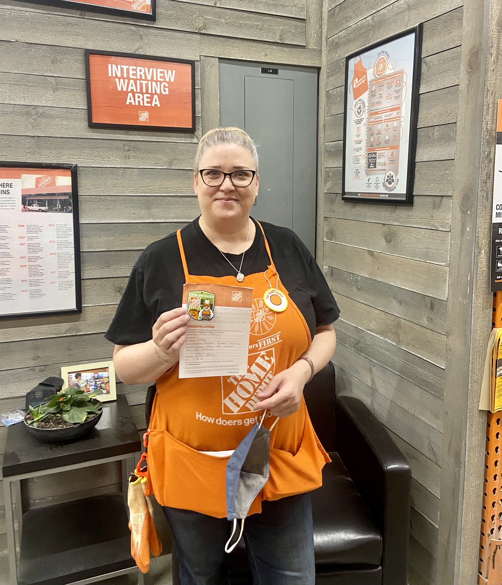 🚨I like to introduce Tina, This women right here just a few months back came in for a seasonal part time job and I immediately seen more in her!! We hired her as Plumbing DS. Her first homer today for outstanding customer service 👍🏻 #livingourvalues