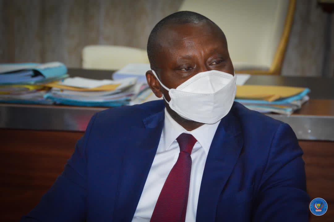 rkitsita's tweet photo. #RDC:conduit par le DG de l'Ogefrem @TSayiba , c'est en fin d'après-midi que SG de la #Zlecaf @MeneWamkele a été reçu par le min des transports C. OKENDE. ILs ont échangé sur des opportunités, la logistique et les transports que peut offrir la RDC dans la zone de libre  échange. https://t.co/ZsAFk86m5i