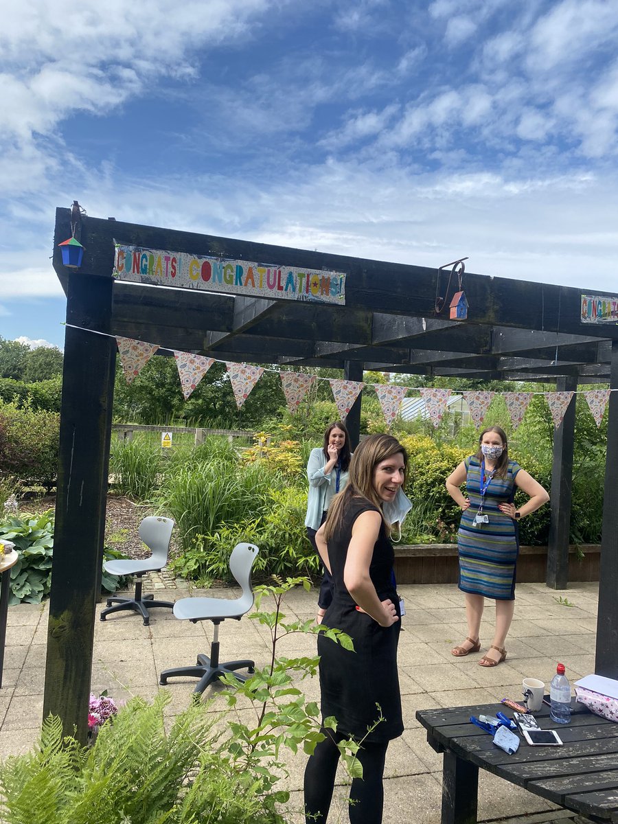 Can’t even express how much I love my school👩🏽‍🏫❤️ my amazing subject mentor, department &amp; friends held me a little surprise party after school today for passing my NQT 🥺😍