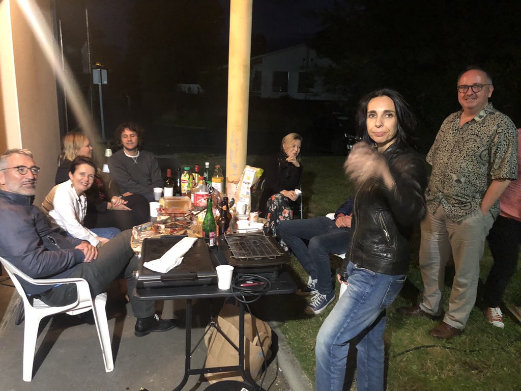 Audencia_EMBA17's tweet photo. 3 ans déjà, et toujours aussi soudés pour la promo #EMBA @Audencia 2017-2018, lors d’un apéro-barbecue  d’après Covid, avec femme/mari et enfants !
@Audencia_ExecEd @WilliamHurstFR https://t.co/9vGsXtxs3d