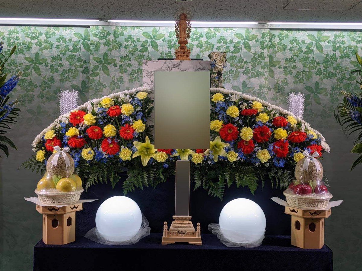 安心価格宣言！！
花家族の株式会社えにしです。事前相談・事前見積強化中！
お気軽にお問い合わせください！一都三県対応!  (link: enisi.co.jp) enisi.co.jp                                      
本日の施行風景  板橋区 戸田葬祭場 光の間です。