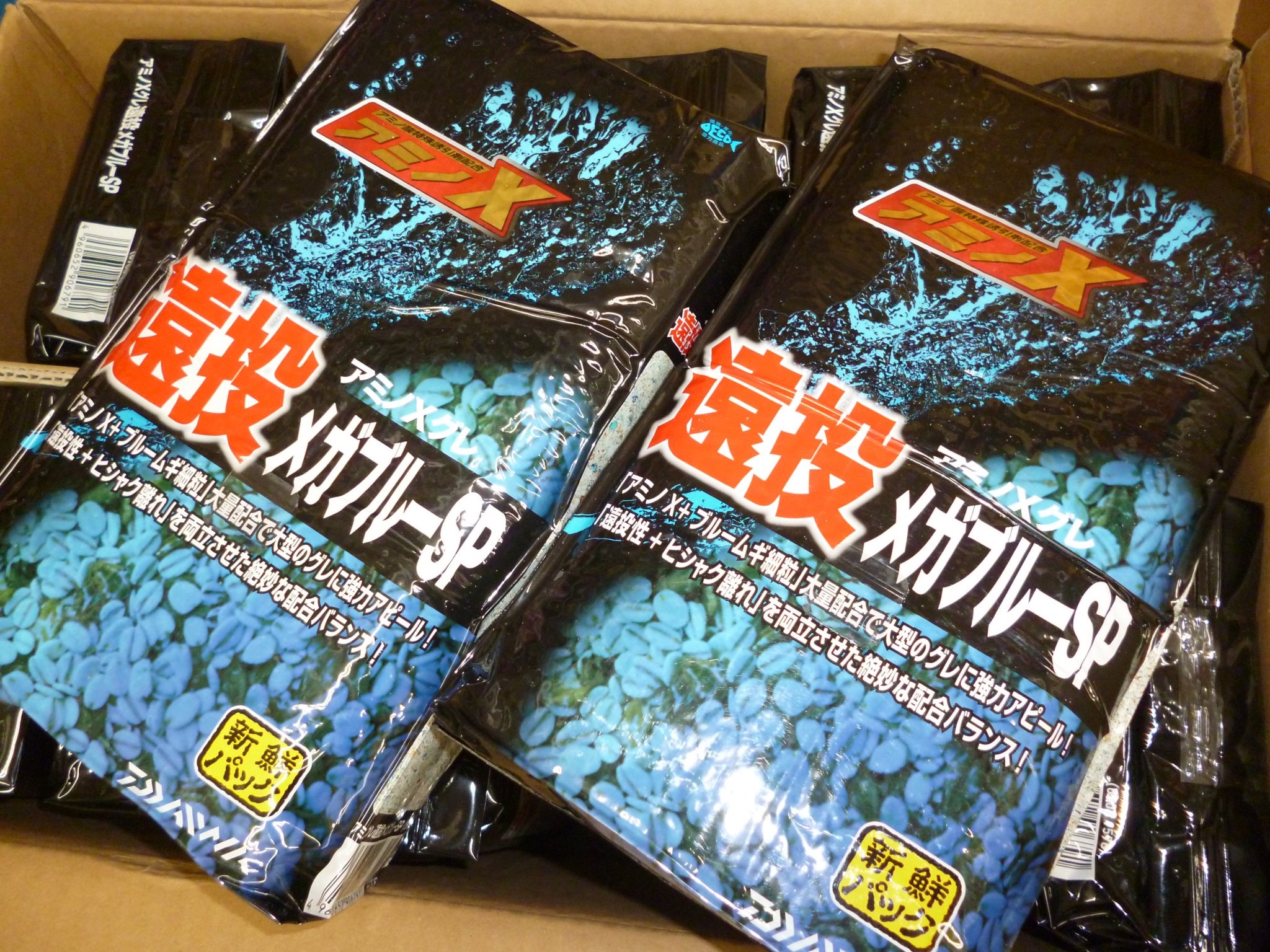 釣侍日立港 アジの特効コマセ Daiwa メガブルーですが アミノx グレ遠投 メガブルーsp と メガブルーグレ の2種類があるのでご注意下さい 当店ではアジに効果がある アミノx グレ遠投 メガブルーsp のみ取り扱っております まだ在庫ご