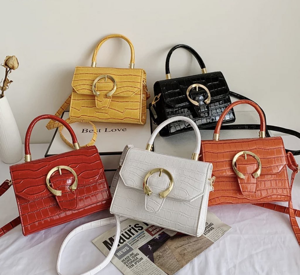 pursifiedbyTray's tweet photo. Bag from us. She bought the black one. Kindly retweet for me. ☺️😊 https://t.co/79ekqP08n1