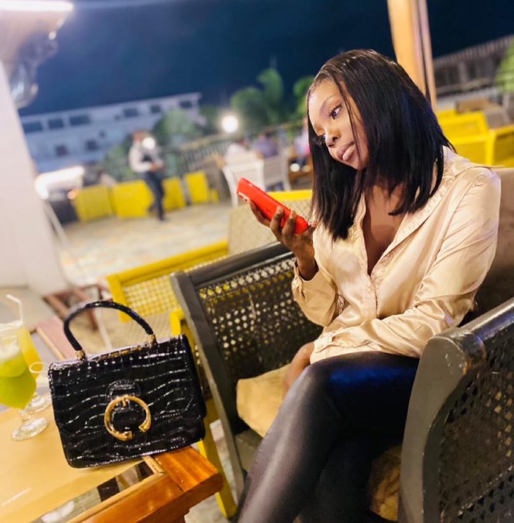 pursifiedbyTray's tweet photo. Bag from us. She bought the black one. Kindly retweet for me. ☺️😊 https://t.co/79ekqP08n1