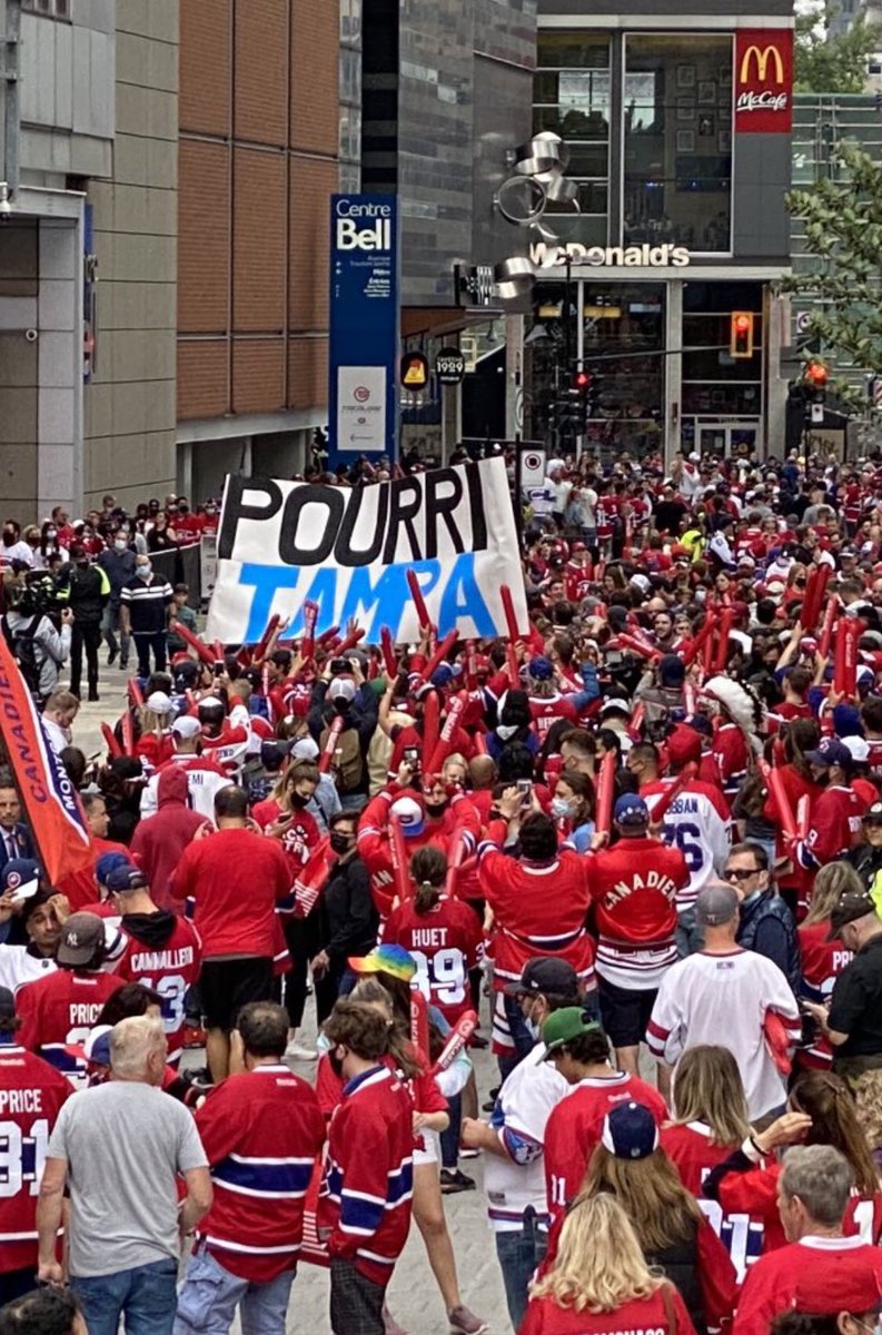 PhylBernard's tweet photo. I love my city 😂 #GoHabsGo https://t.co/zllmO1dNdB