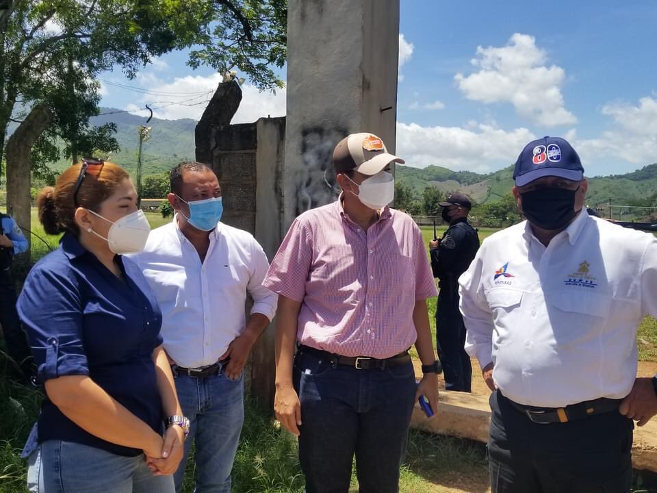MarvinZeIaya1's tweet photo. El día de hoy acompañamos a #ReinaldoSanchez y al general #JulianPacheco en el lanzamiento de la quinta Jornada de Vacunación contra el #COVID19 en el Municipio de Cataca5, Olancho.
#OlanchoSeVacuna💉 https://t.co/TfBX3OzEK2
