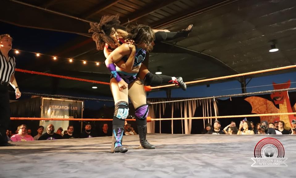 MissionProWres's tweet photo. Rewatch the triple-threat match between @MartiBelle @KiLynnKing & @holidead at #MPWKeepEmTalkin on @TitleMatchWN!
https://t.co/0svuVvjGQx
See more action at #MPWPlayHardHustleHarder on July 31st! π₯ π₯
π: https://t.co/72DaD6HHxJ
π₯: https://t.co/mrJxbzRqjk
πΈ: LayDee Pink https://t.co/NOAtfgRbMm