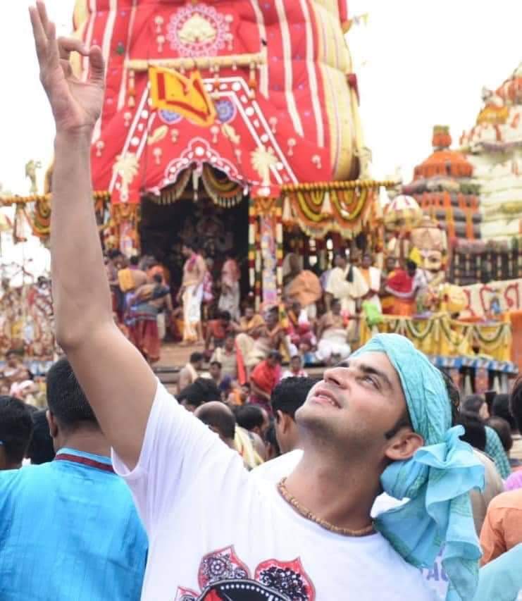 Yoganshi224's tweet photo. Can we see this happening again in 2021? 
#RathyatrawithGKD 🤩❤️ https://t.co/f2NoBMeLMh