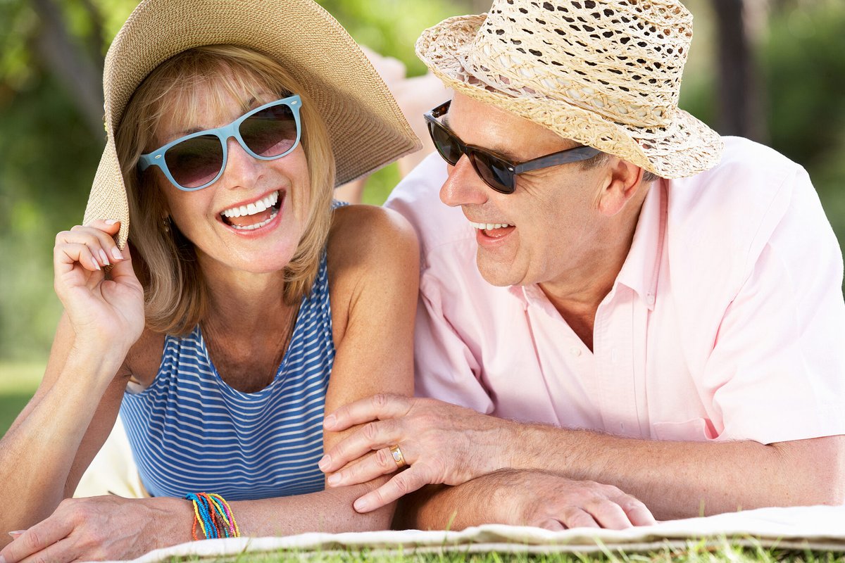 HearingAdvanced's tweet image. Summertime means fun in the sun. Starkey’s Livio Edge AI custom rechargeable hearing aids make it easy to tuck pair of sunglasses behind your ears and keep their charge for hours on end. Learn more here: advancedhearingsys.com/best-hearing-a…
