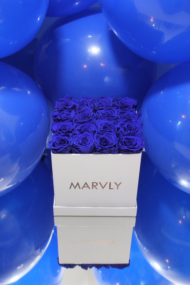 MarvelousMarvly's tweet image. Navy blue roses, bit.ly/3qGoz77  #blueroses #blueflowers #roseboxes #rosebox
